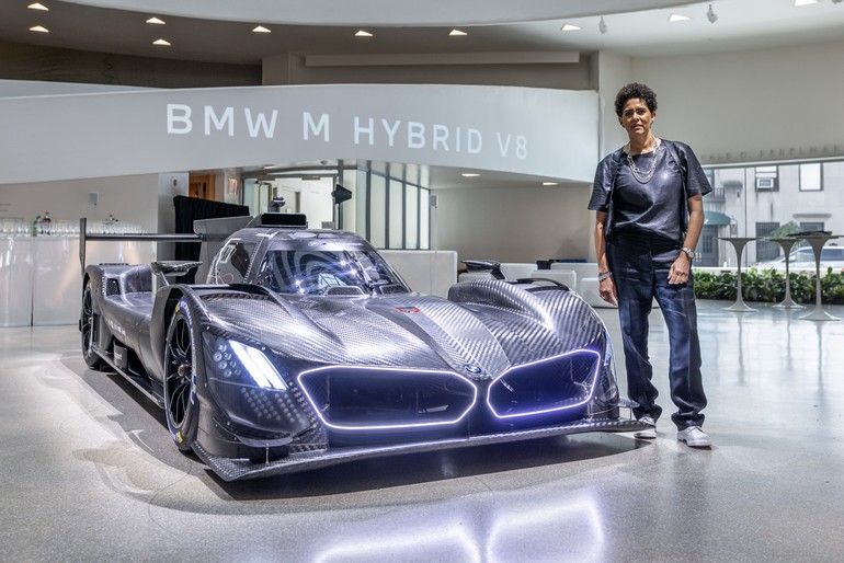 Η BMW θα συνεργαστεί με τη διεθνούς φήμης καλλιτέχνιδα Julie Mehretu για τη δημιουργία του 20ου BMW Art Car