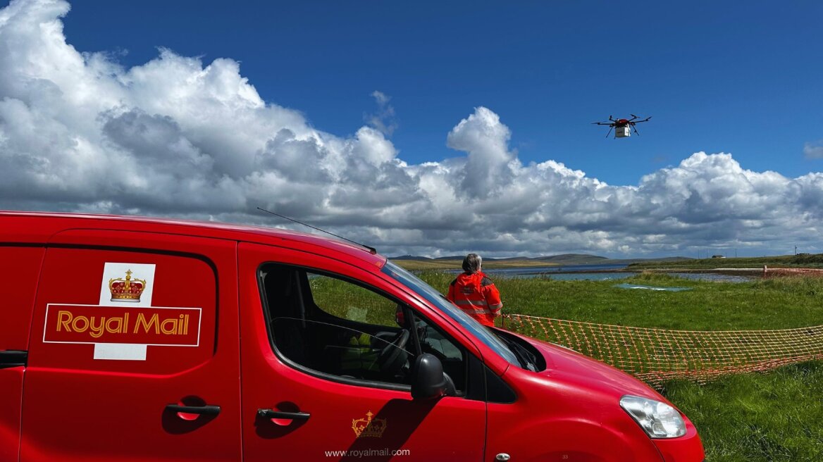 Παράδοση αλληλογραφίας με drone εγκαινίασαν τα βρετανικά Ταχυδρομεία