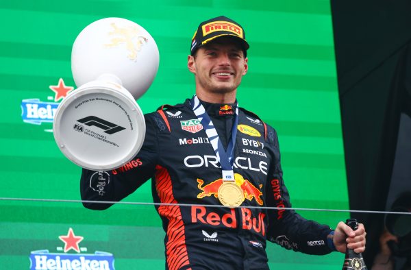 F1: Η βροχή ανέβασε το ενδιαφέρον στον αγώνα της Ολλανδίας. Ο Verstappen νίκησε και αυτό το Grand Prix