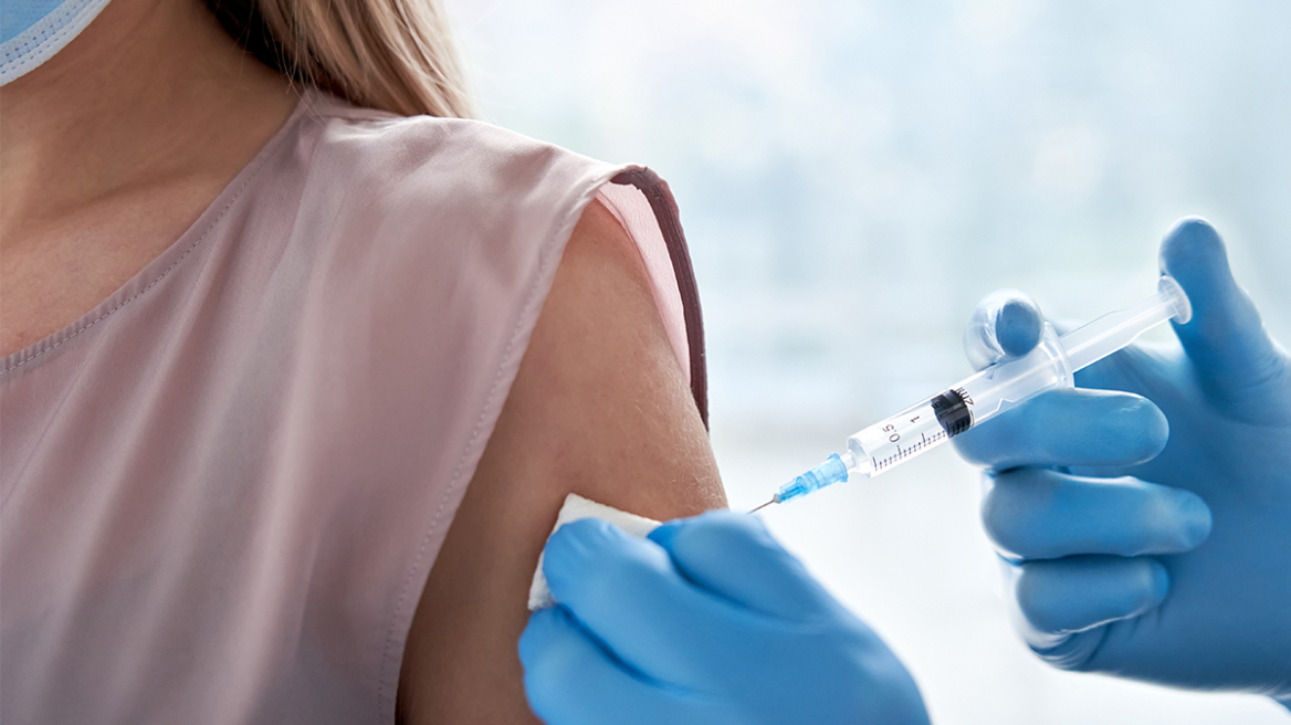 Βρετανία: Eπισπεύδεται η έναρξη της εμβολιαστικής περιόδου λόγω της υποπαραλλαγής Όμικρον