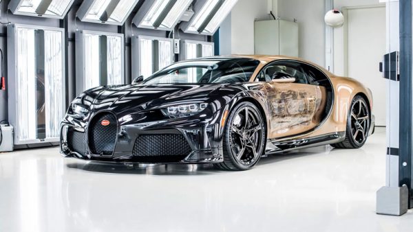To φιλόδοξο σχέδιο της Bugatti με τις 45 ζωγραφιές που αποτυπώνουν τη ιστορία της φίρμας