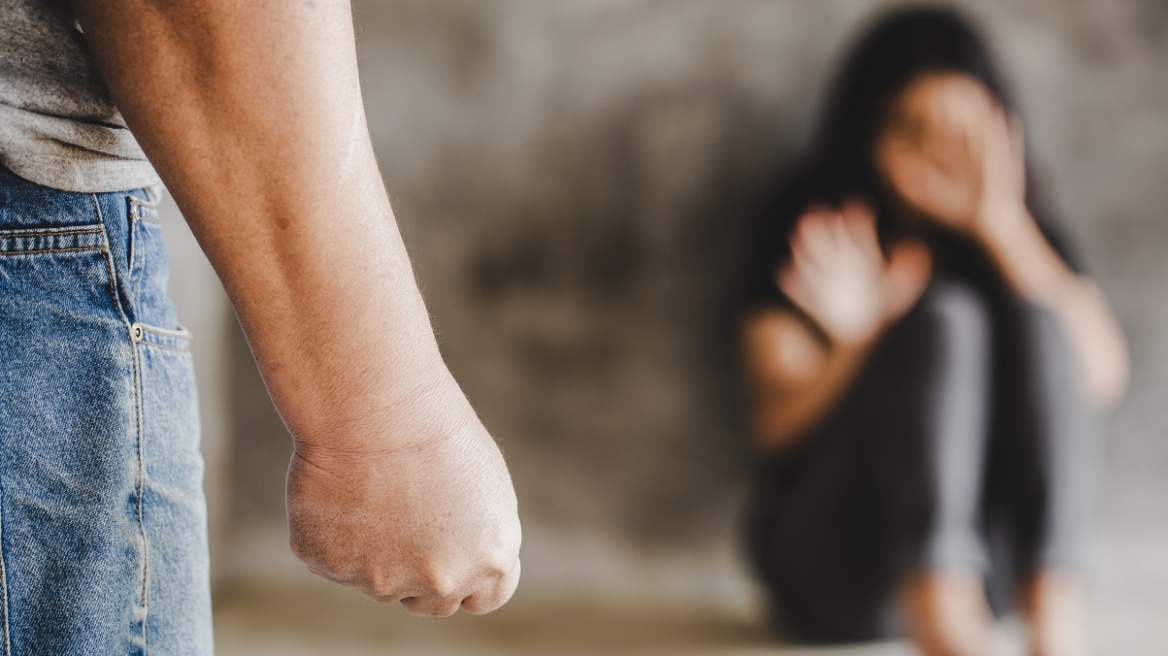 Ενδοοικογενειακή βία: «Τα μάτια του έλεγαν: Θα σε σκοτώσω» – Η συγκλονιστική εξομολόγηση από θύμα