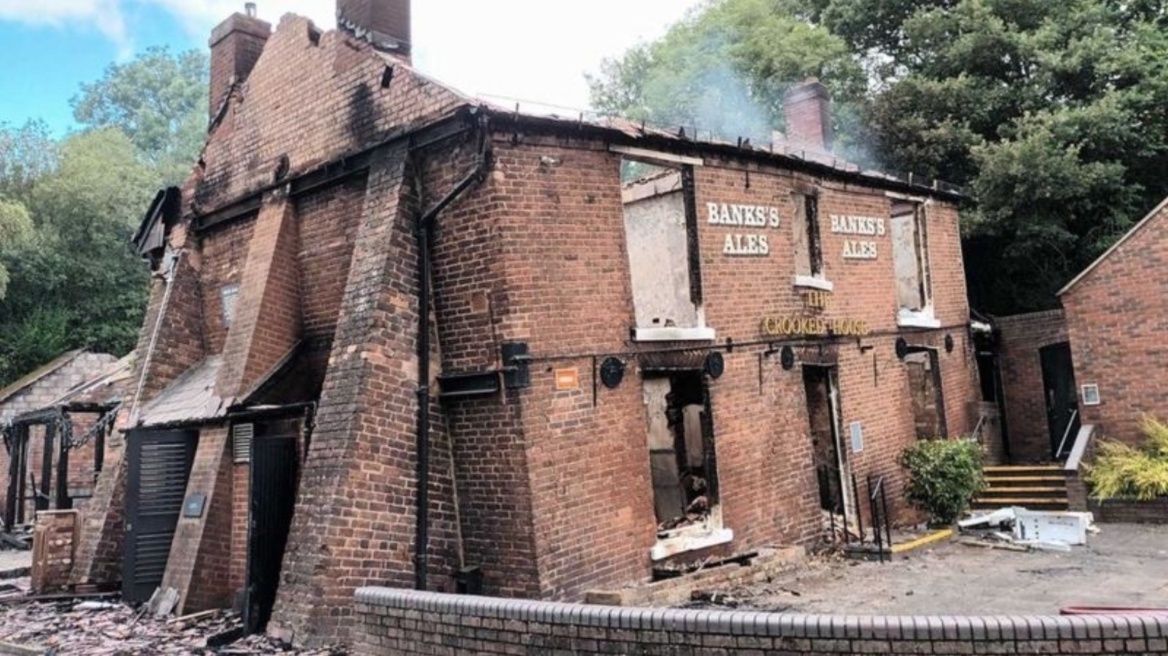 Βρετανία: Συλλήψεις υπόπτων για την πυρκαγιά που κατέστρεψε ολοσχερώς ιστορική παμπ