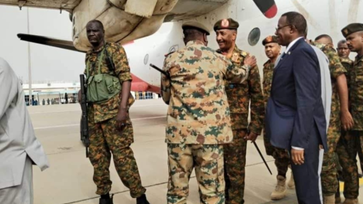 Πόλεμος στο Σουδάν: Ο αρχηγός του στρατού προσγειώνεται στο Πορτ Σουδάν