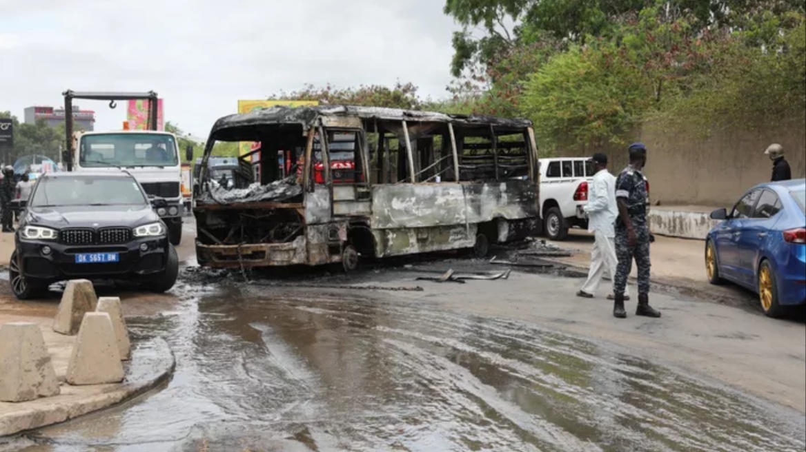 Σενεγάλη: Δύο νεκροί σε εμπρηστική επίθεση εναντίον λεωφορείου – Δείτε βίντεο