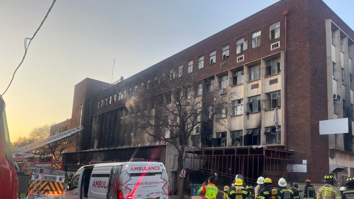 Νότια Αφρική: Τουλάχιστον 20 νεκροί και 43 τραυματίες από πυρκαγιά σε πενταώροφο κτίριο στο Γιοχάνεσμπουργκ