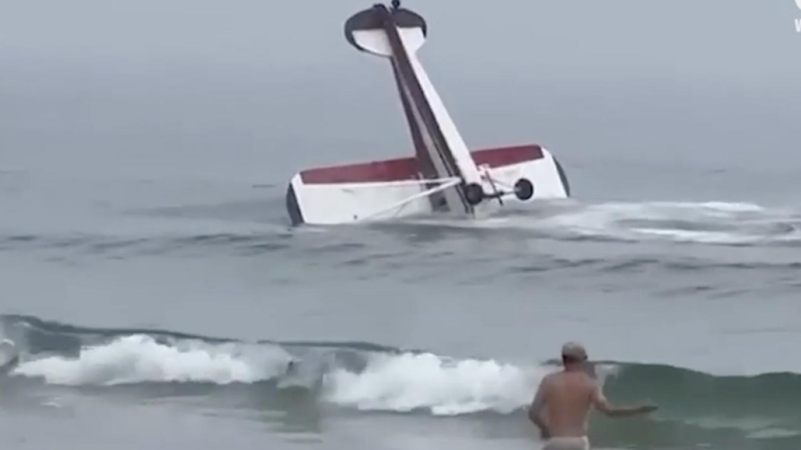 Μικρό αεροπλάνο έκανε έκτακτη προσγείωση σε παραλία με κόσμο στο Νιου Χάμσαϊρ – Δείτε βίντεο