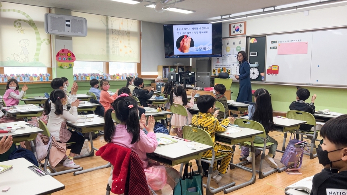 Νότια Κορέα: Προβληματισμός για αυτοκτονίες εκπαιδευτικών – «Δέχονται bullying από υπερβολικά φορτικούς γονείς»