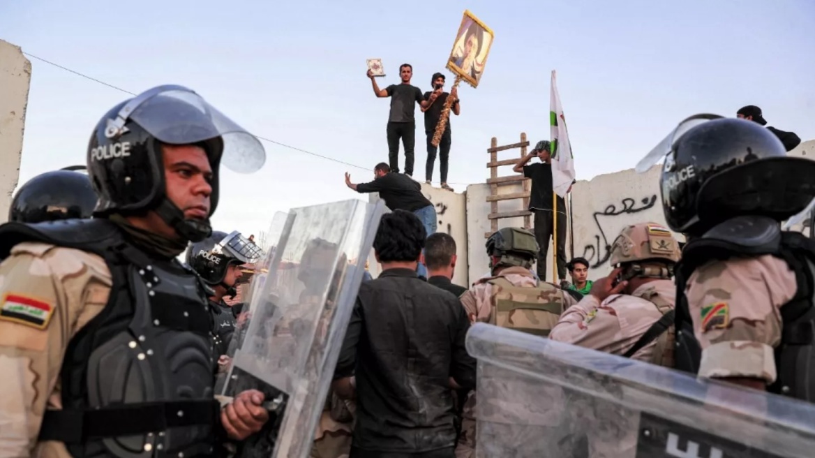 Πυρπόληση της πρεσβείας της Σουηδίας στη Βαγδάτη: 18 αστυνομικοί του Ιράκ καταδικάζονται