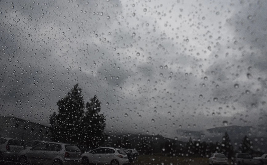 Ισχυρές βροχές και καταιγίδες από τη Δευτέρα – Έκτακτο δελτίο καιρού από την ΕΜΥ