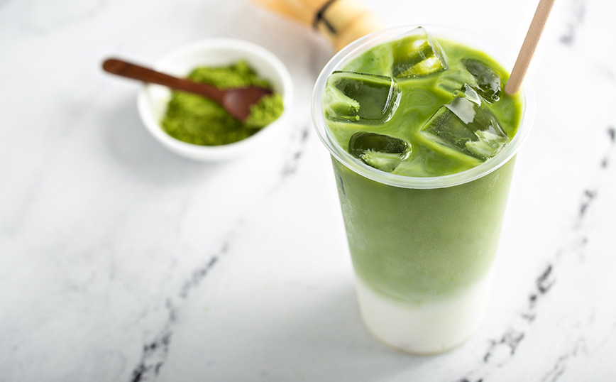 Φρενίτιδα για το πράσινο ποτό των TikTokers που προκαλεί κράμπες στο στομάχι – «Παραλίγο να πάω στο νοσοκομείο»