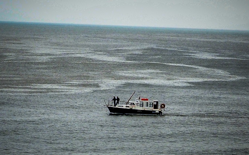 Αγωνία για τους 13 αγνοούμενους στο ναυάγιο στη Λέσβο – «Εντοπίστηκε ζωντανός πάνω σε βαρέλι»