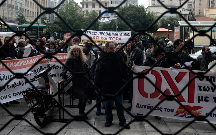 24ωρη απεργία και συγκέντρωση έξω από το υπουργείο Οικονομικών από ελεύθερους επαγγελματίες – Χωρίς ταξί, αύριο, η Αττική