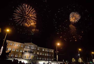 ΕΡΤ1: Παραμονή Πρωτοχρονιάς στην πλατεία Συντάγματος με Νίκο Πορτοκάλογλου και Μαρίνα Σάττι (trailer+photo)