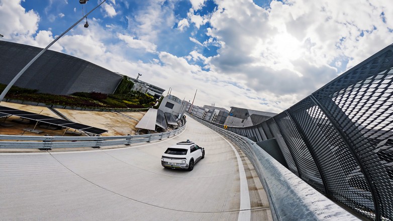 IONIQ 5 : Στο νέο Κέντρο Καινοτομίας του Hyundai Motor Group στη Σιγκαπούρη θα κατασκευαστούν τα πρώτα Robotaxi