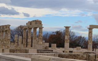 Ο «Παρθενώνας της Μακεδονίας», το μεγαλύτερο οικοδόμημα της κλασικής αρχαιότητας, εγκαινιάζεται σήμερα