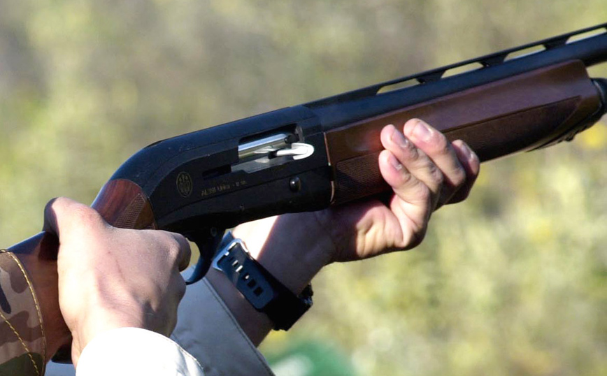 Κυνηγός αυτοτραυματίστηκε με το όπλο του πέφτοντας σε χαράδρα – Ακρωτηριάστηκε τμήμα του χεριού του