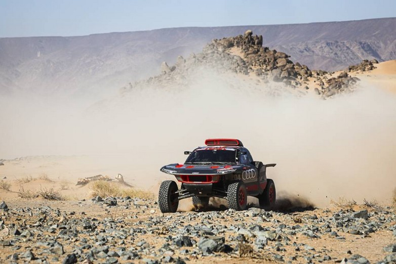 46 Rally Dakar: Έτοιμοι για τη μεγάλη νίκη οι Carlos Sainz-Lucas Cruz με το ηλεκτροκίνητο Audi RS Q E-Tron E2