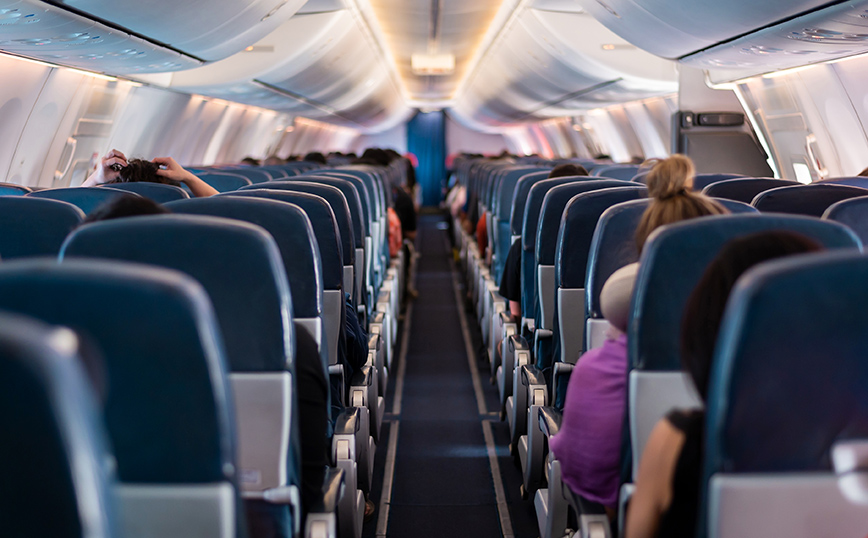 Άνδρας αλλεργικός σε «σχεδόν τα πάντα» πέρασε το υπερατλαντικό του ταξίδι στις τουαλέτες του αεροπλάνου