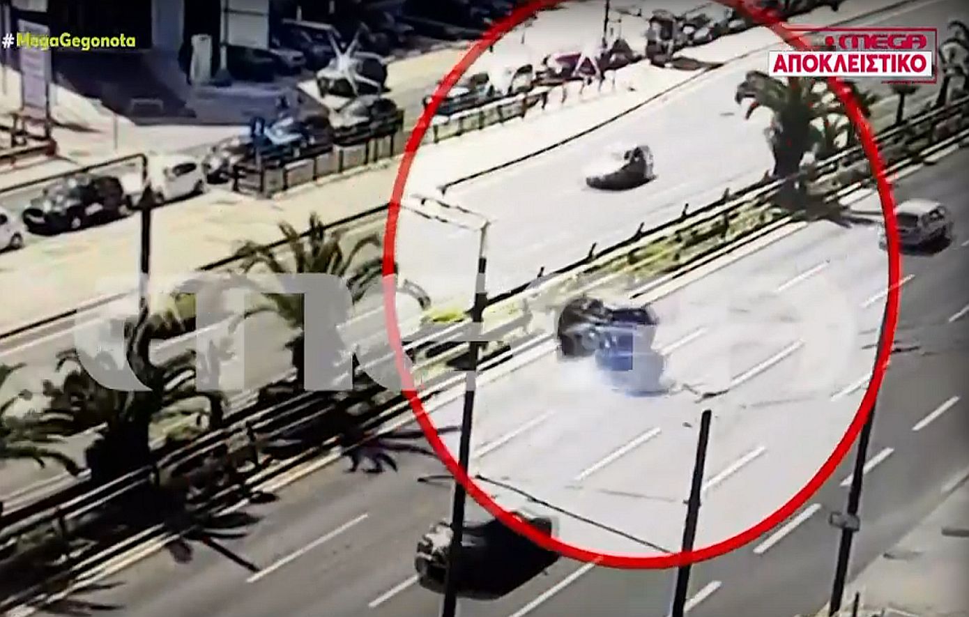 Η στιγμή της σφοδρής σύγκρουσης των δύο αυτοκινήτων στη Λεωφόρο Συγκρού – Τραυματίστηκε ένα 3χρονο αγοράκι