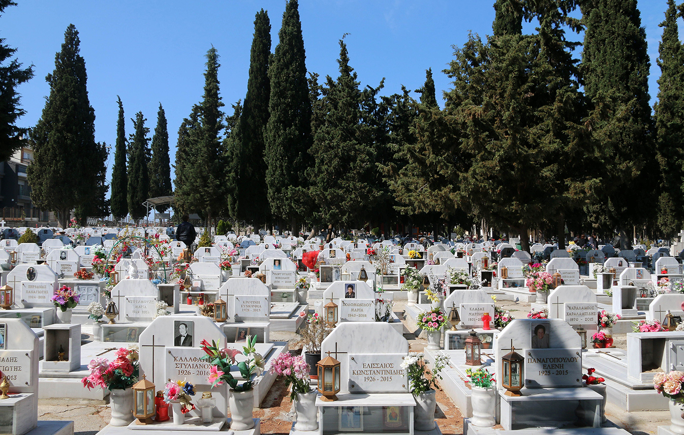 Τι συμβαίνει και δεν αποσυντίθενται οι νεκροί του κορονοϊού στη Λάρισα – Οι δύο λόγοι