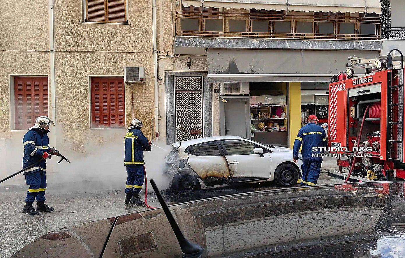 Παρανάλωμα του πυρός έγινε αυτοκίνητο στο Ναύπλιο μετά από έκρηξη – Δείτε βίντεο και φωτογραφίες