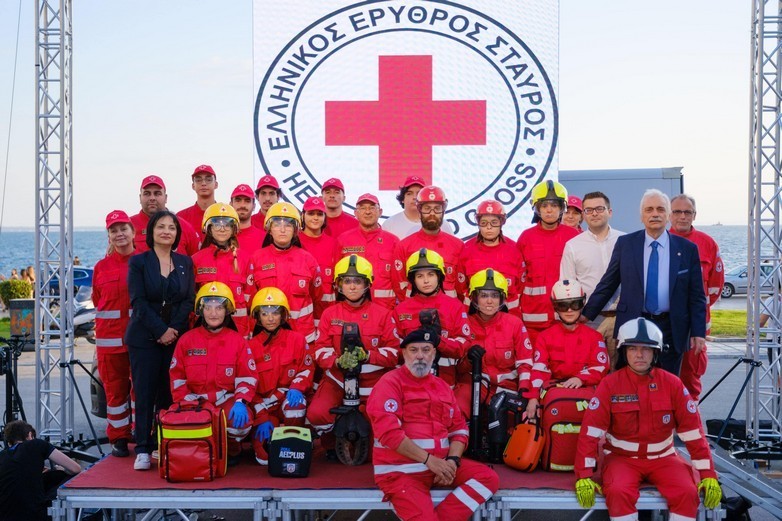 Εντυπωσιακή επίδειξη πρώτων βοηθειών από τον  Ελληνικό Ερυθρό Σταυρό για τα τροχαία ατυχήματα στην Θεσσαλονίκη